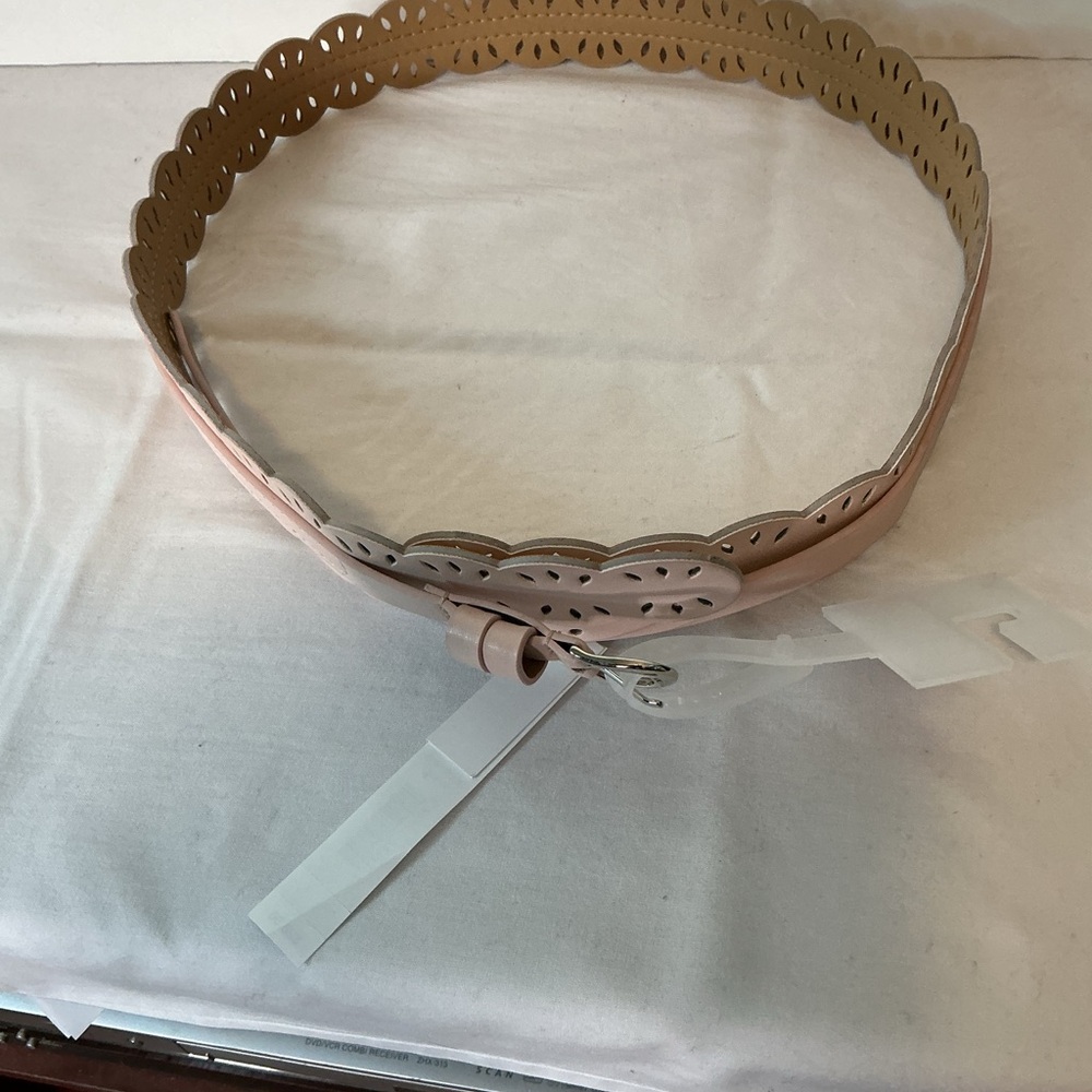 Elegant Pink Scalloped Women's Belt - Picture 2 of 2